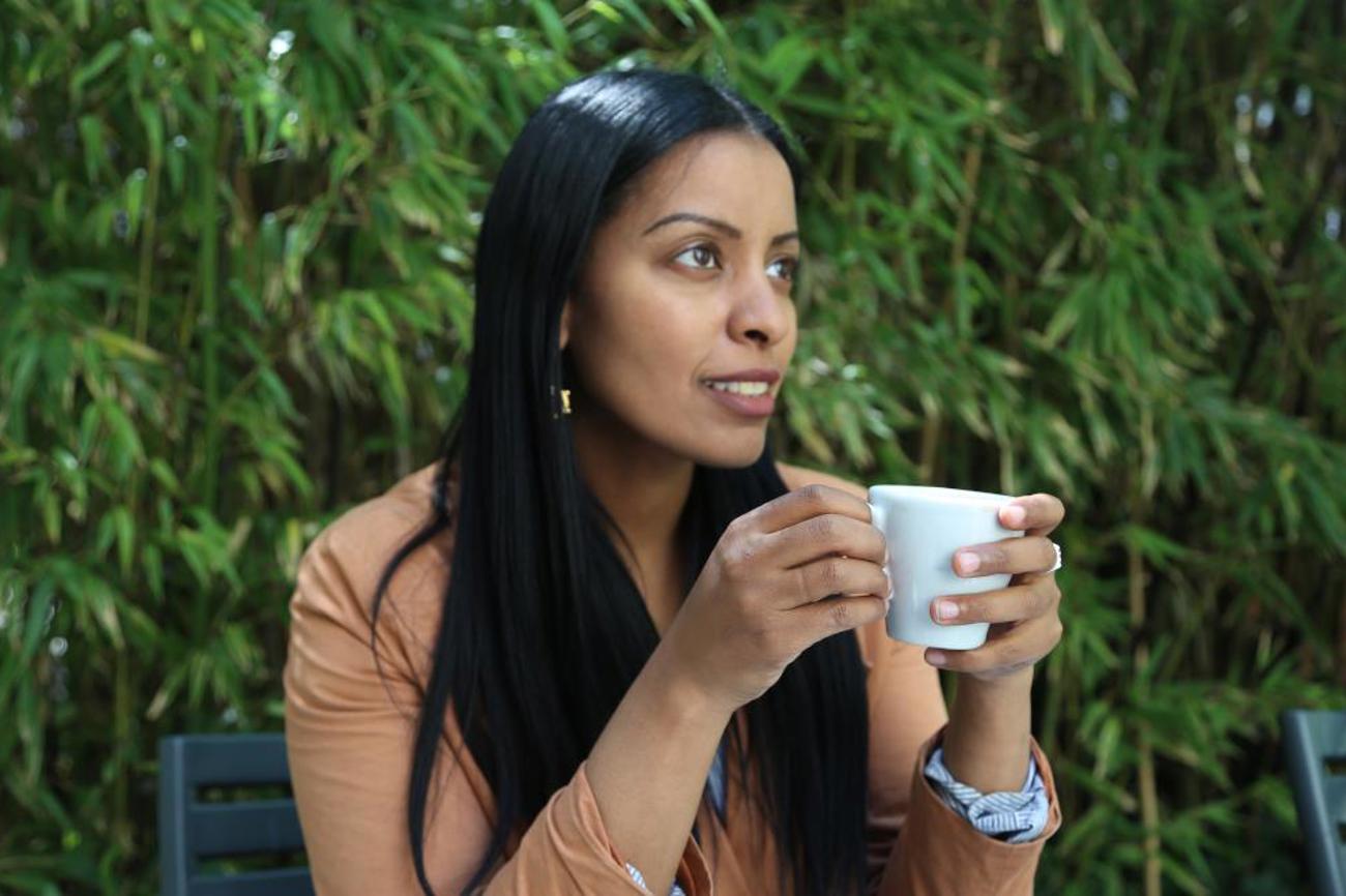 Die Basler Sängerin Jerusalem Ilfu, deren Eltern aus Eritrea stammen, engagiert sich am Flüchtlingstag in der Offenen Kirche Elisabethen in Basel für die Aktion «Beim Namen nennen».