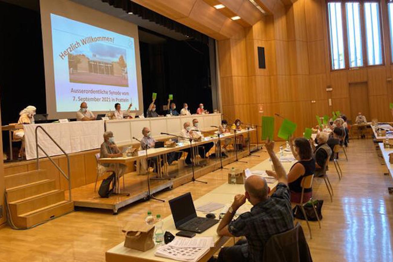Die Synode verabschiedet in Pratteln die neue Kirchenordnung.