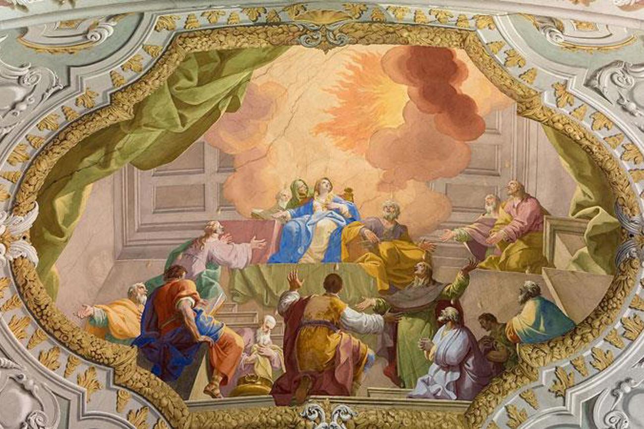 Die Apostel werden an Pfingsten vom Heiligen Geist erfasst: Deckengemälde in der Stiftskirche Herzogenburg AUT.|Wikimedia Commons/Uoaei1