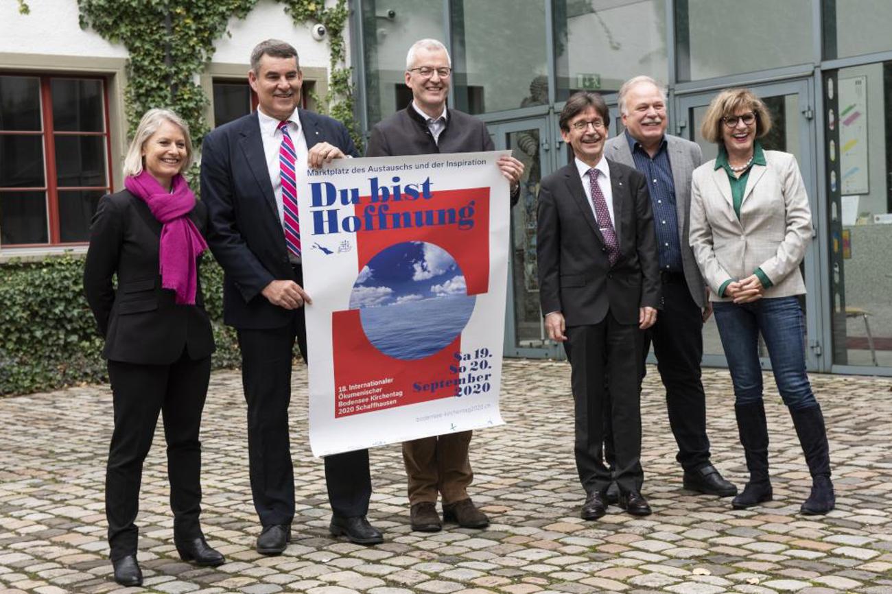 Im März freuten sie sich auf den Bodensee-Kirchentag diesen Herbst in Schaffhausen. Nun wurde er wegen der Corona-Krise auf September 2021 verschoben. Die Hoffnung auf ein grosses Fest bleibt. Von links: Katharina Epprecht, Direktorin Museum zu Allerheiligen, Regierungsrat Christian Amsler, Pfarrer Matthias Eichrodt, Stadtrat Raphael Rohner sowie Martin Breitenfeldt und Marina Furrer, Mitglieder der Geschäftsleitung. |Peter Leutert