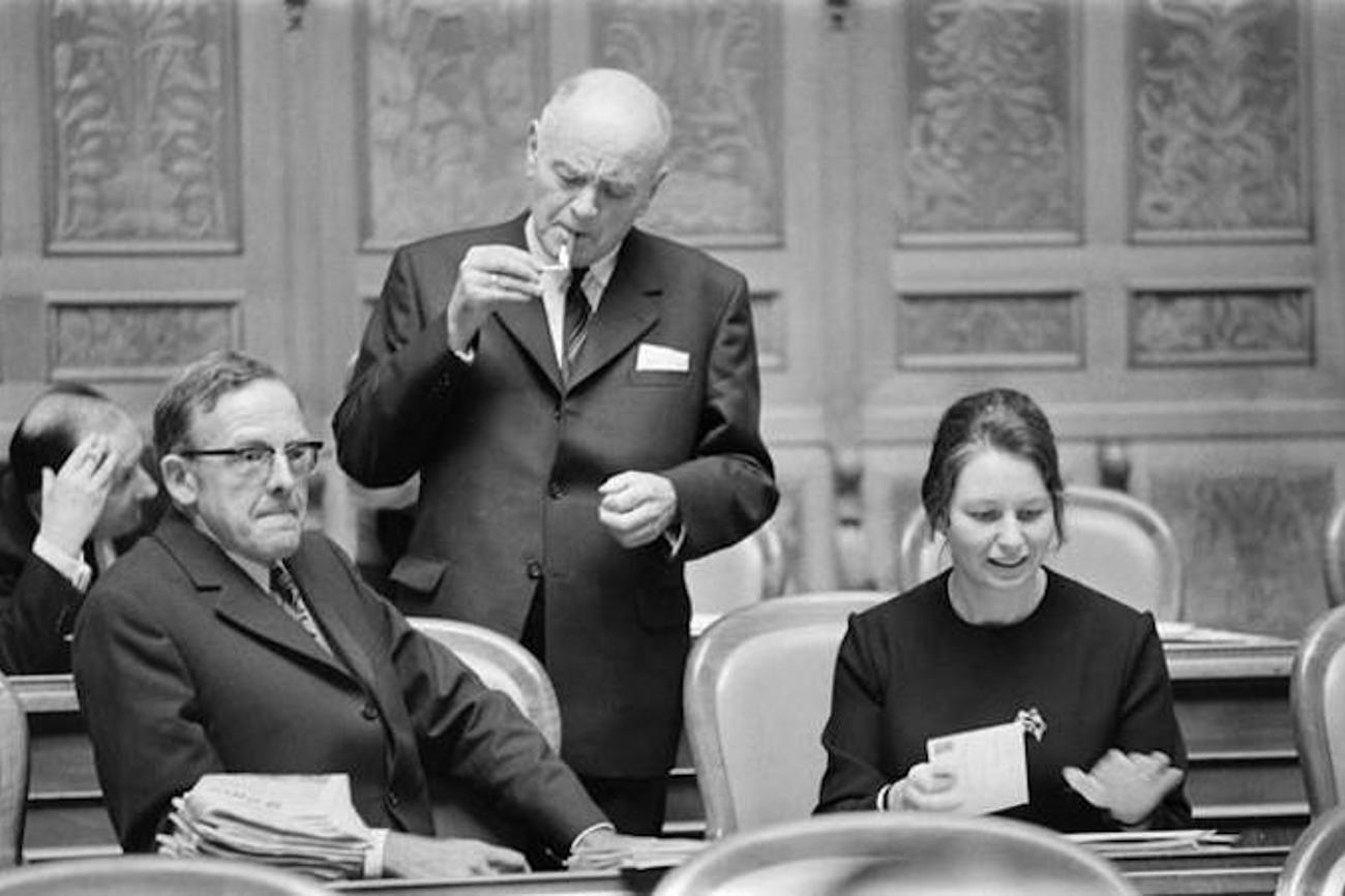 Hanna Sahlfeld-Singer mit Parteikollegen im Nationalrat. | Keystone