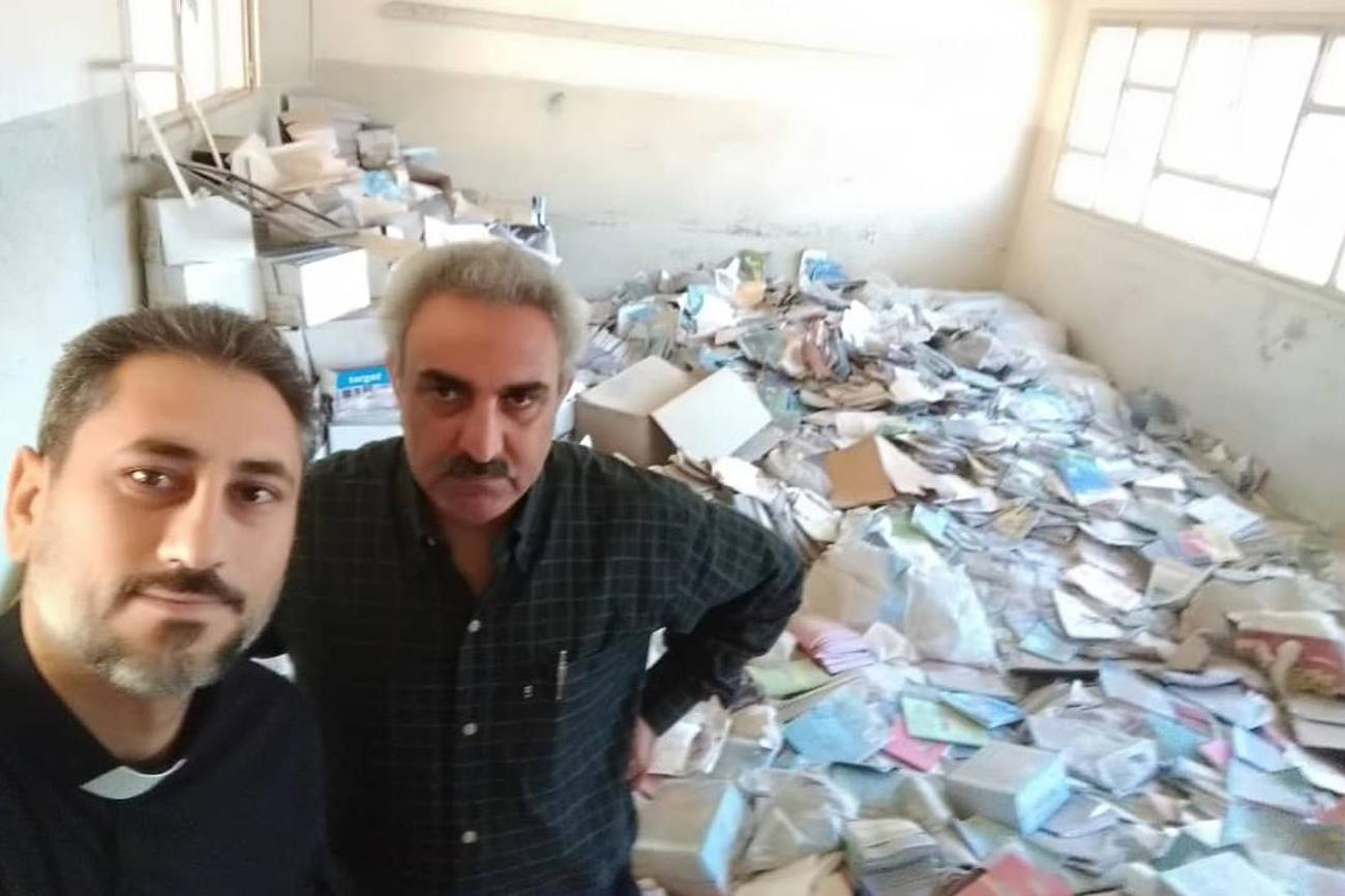 Pastor Firas Farah auf Inspektionstour durch zerstörte christliche Häuser.