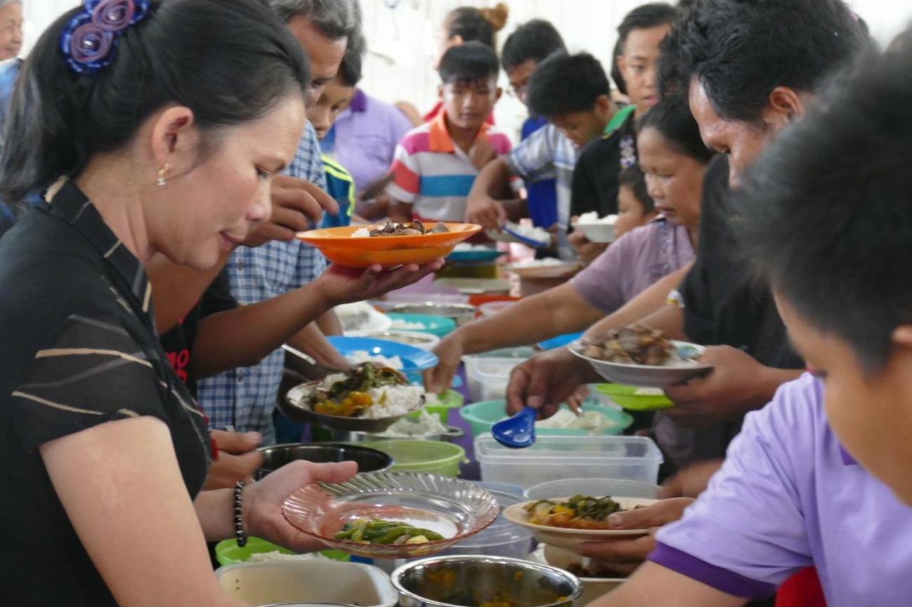 Gemeindeessen in Tangkarasan.