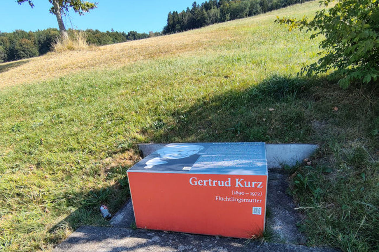 : Die Station von Gertrud Kurz auf dem Appenzeller Friedensweg in Lutzenberg, etwas unterhalb des Hauses, in dem sie aufgewachsen ist. | Quelle: Annette Spitzenberg