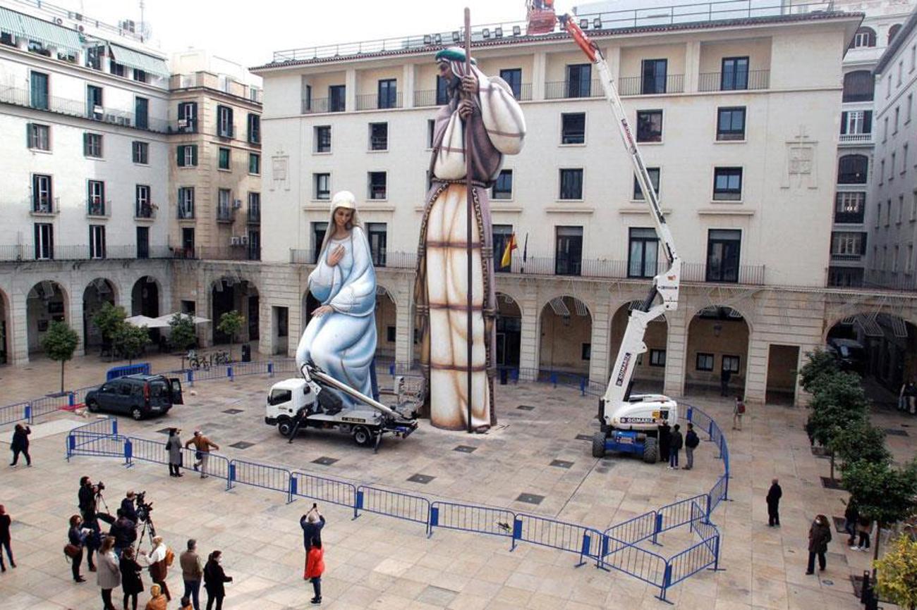In Alicante wird die grösste Krippe der Welt aufgestellt. |epa