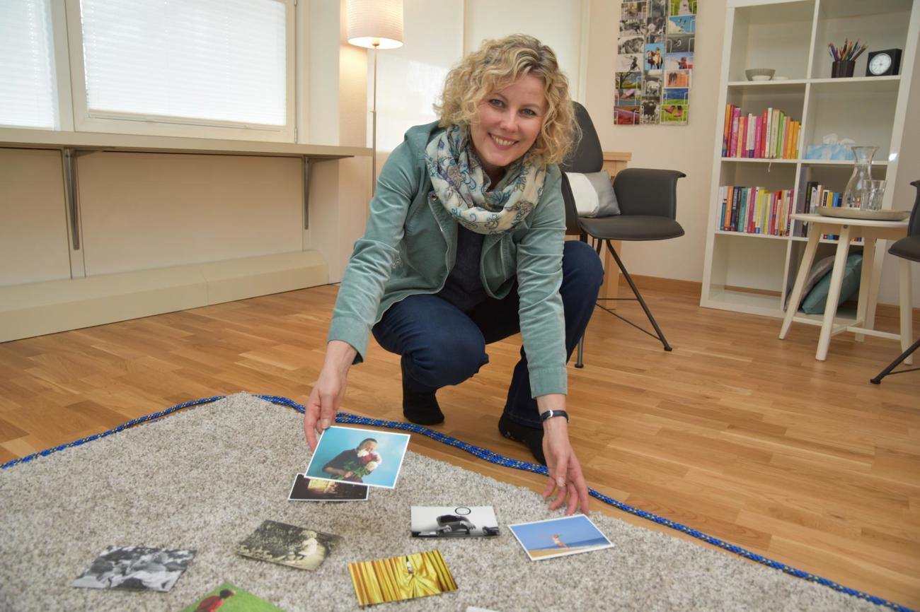 In ihrer Beratungspraxis in Frauenfeld verbindet Sabine Schoch Psychologie und Spiritualität. (Bild: cyr)