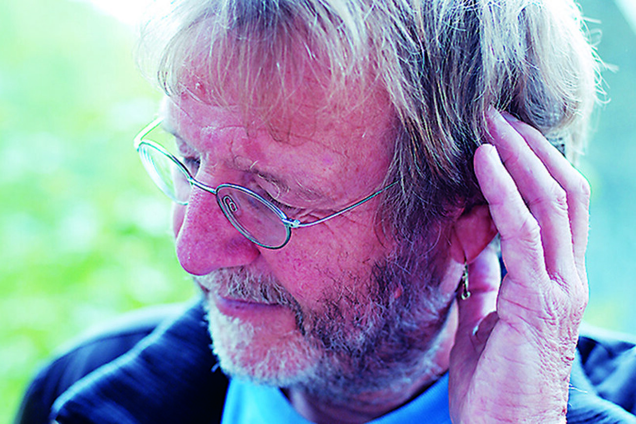 Gegen Ende September feiert der Komponist und Musiker Peter Roth seinen 80. Geburtstag. Mit seinen Werken fordert er auf, genau hinzuhören, dem Klang nachzuspüren. Foto: zvg