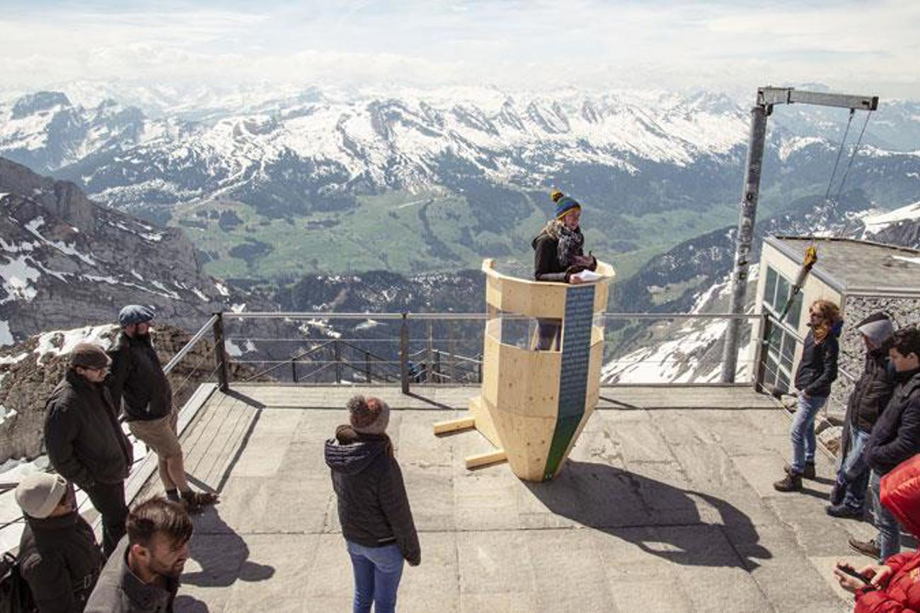 Ein besonderes Erlebnis: Predigen vor grandioser Bergkulisse.