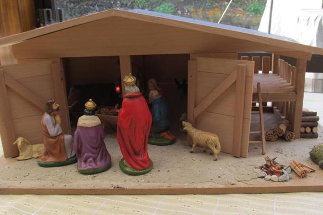 Krippe von Paul Löffel aus Lausen, der ausser den Figuren alles selber hergestellt hat.