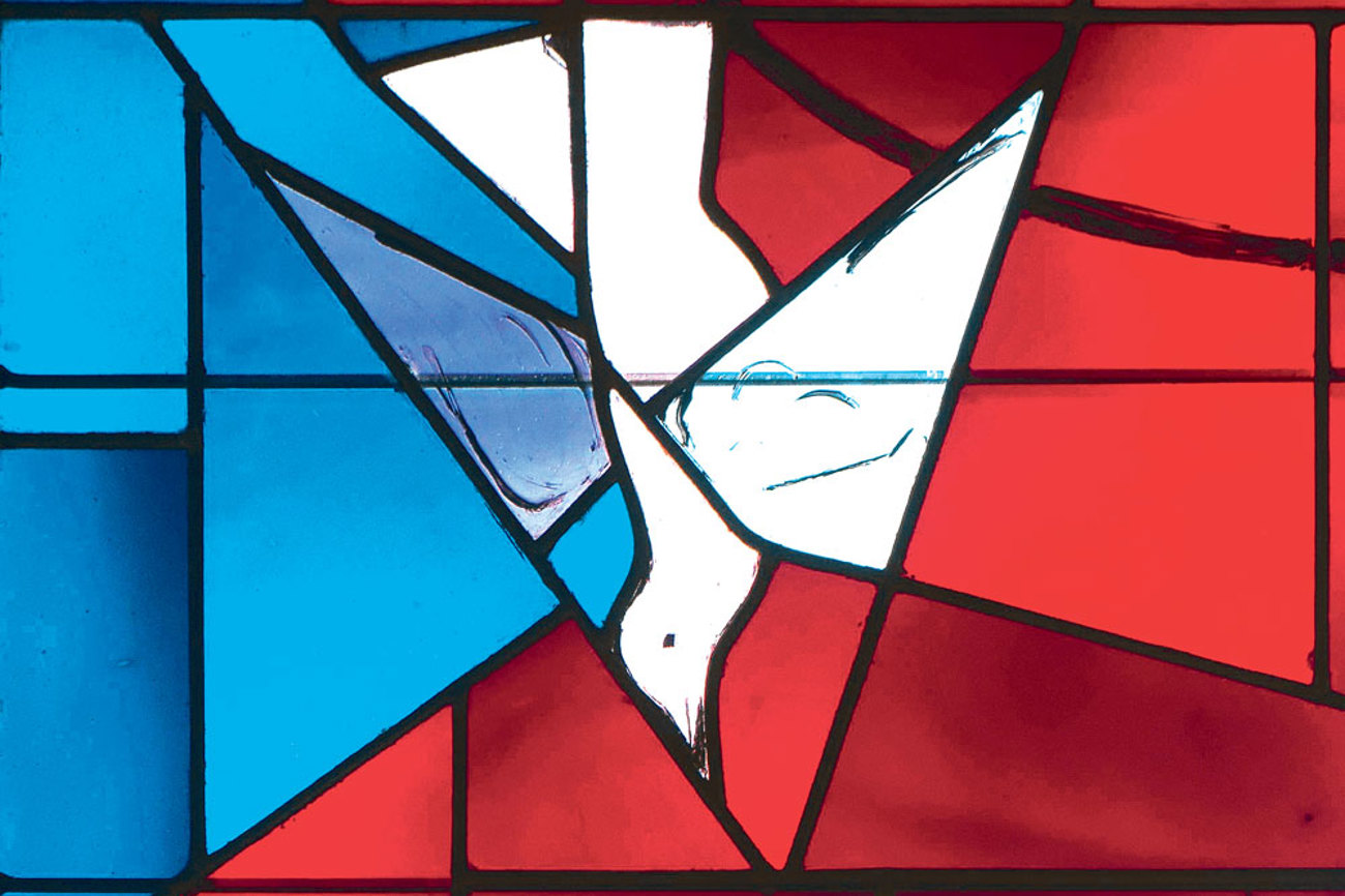 Ausschnitt aus dem Pfingstfenster von Max von Mühlenen in der Kirche Gümligen. | Foto Christoph Knoch