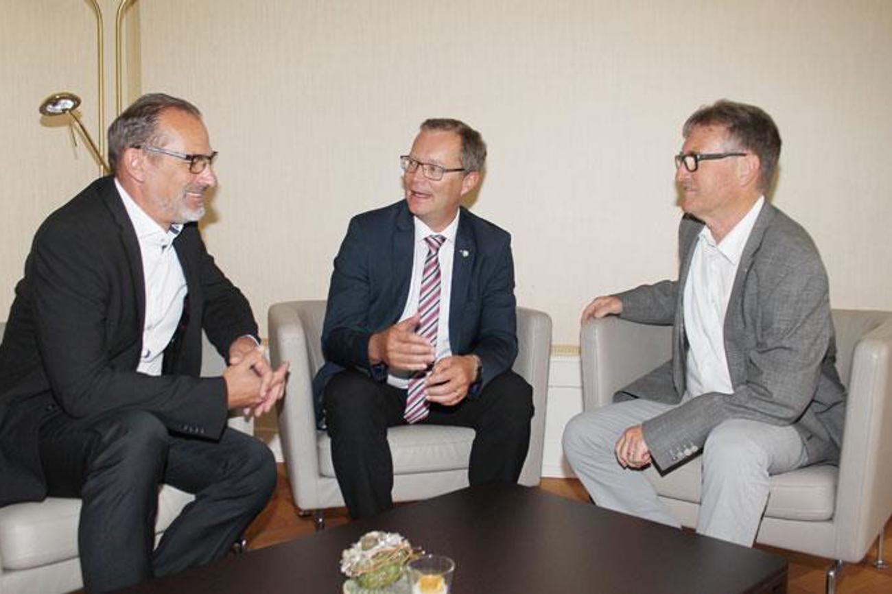 Wilfried Bührer, Walter Schönholzer und Cyrill Bischof (v.l.) sprechen anlässlich des 150-Jahr-Jubiläums der Thurgauer Landeskirchen über Zusammenarbeit, Kuriositäten und Zukunftsaussichten. |Roman Salzmann