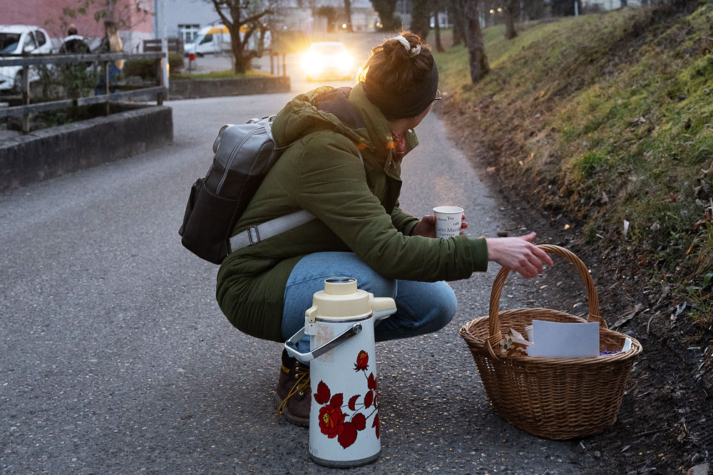 Einmal im Monat macht ein kleines Team vom Verein Rahab eine Runde an die Orte, an denen man in Olten Sexarbeiterinnen antrifft. | Foto: Susanne Seiler