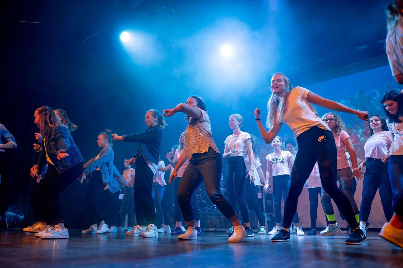Tänzerinnen der Gruppe Roundabout brachten die Bühne zum Beben.