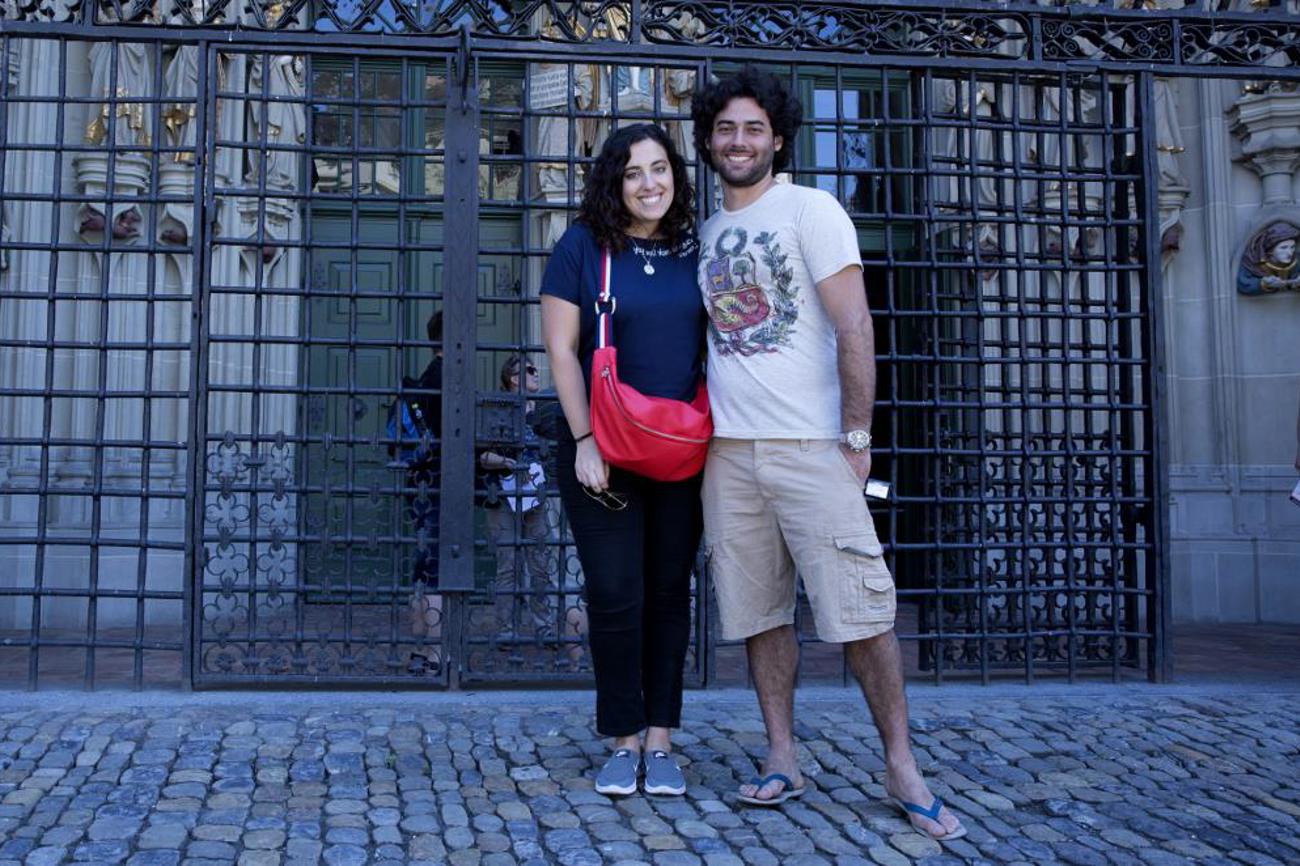 Am Nationalfeiertag in Argentinien kommen die Menschen auf dem Land zum Essen und Tanzen zusammen, erzählen Augustina und German.