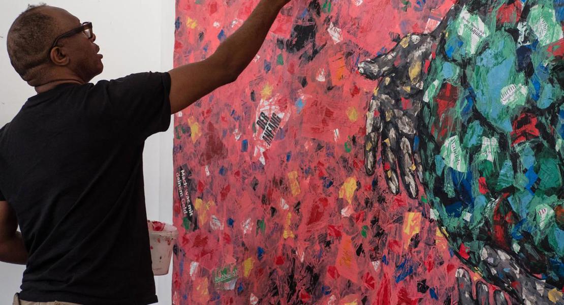 Der Künstler Emeka Udemba schuf das diesjährige Hungertuch mit dem Thema «Was ist uns heilig?».
