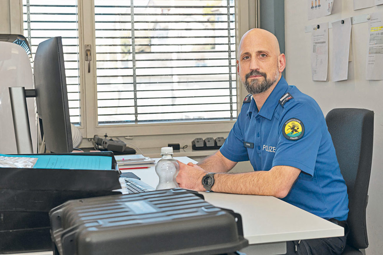 Daniel Müller ist seit 22 Jahren Polizist. | Foto: Peter Leutert