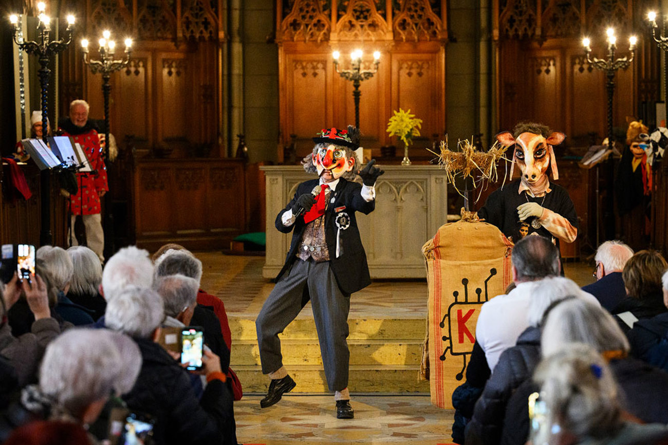 «Dr Heiri» begeistert das Publikum in der Elisabethenkirche in Basel. | Foto: Dominik Plüss