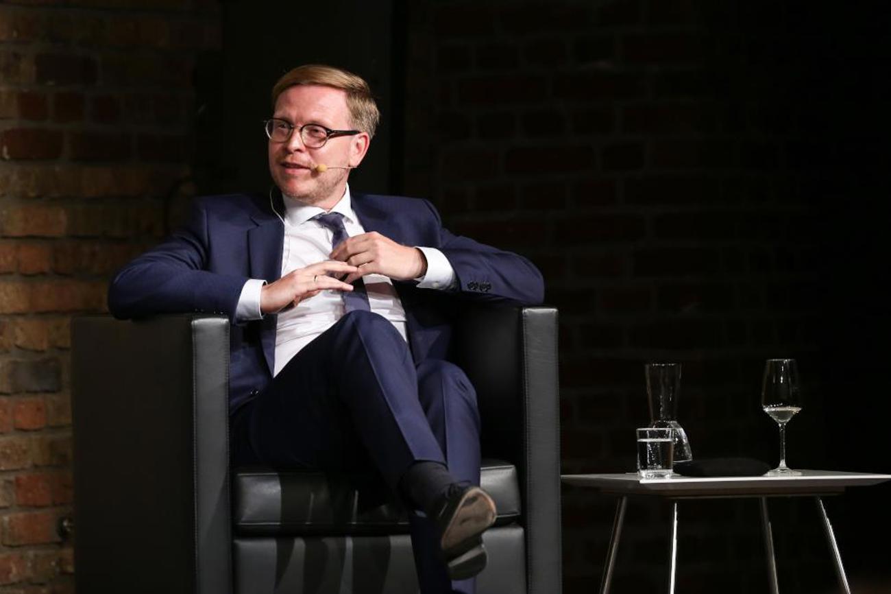 «Die Naturwissenschaften haben den Anspruch, dass man alles berechnen und beherrschen kann. Das ist magisches Denken», sagt der Philosoph Markus Gabriel. Das Bild zeigt ihn bei der Eröffnung der Phil.Cologne 2020 in Köln. | cc by-sa 4.0/Büro Markus Gabriel
