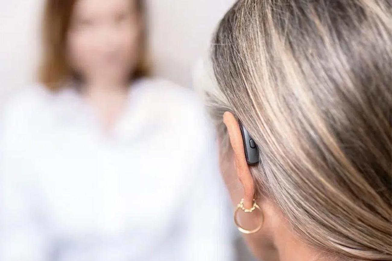 Hörgeräte führen zu mehr Lebensqualität. Bild: neuroth.com