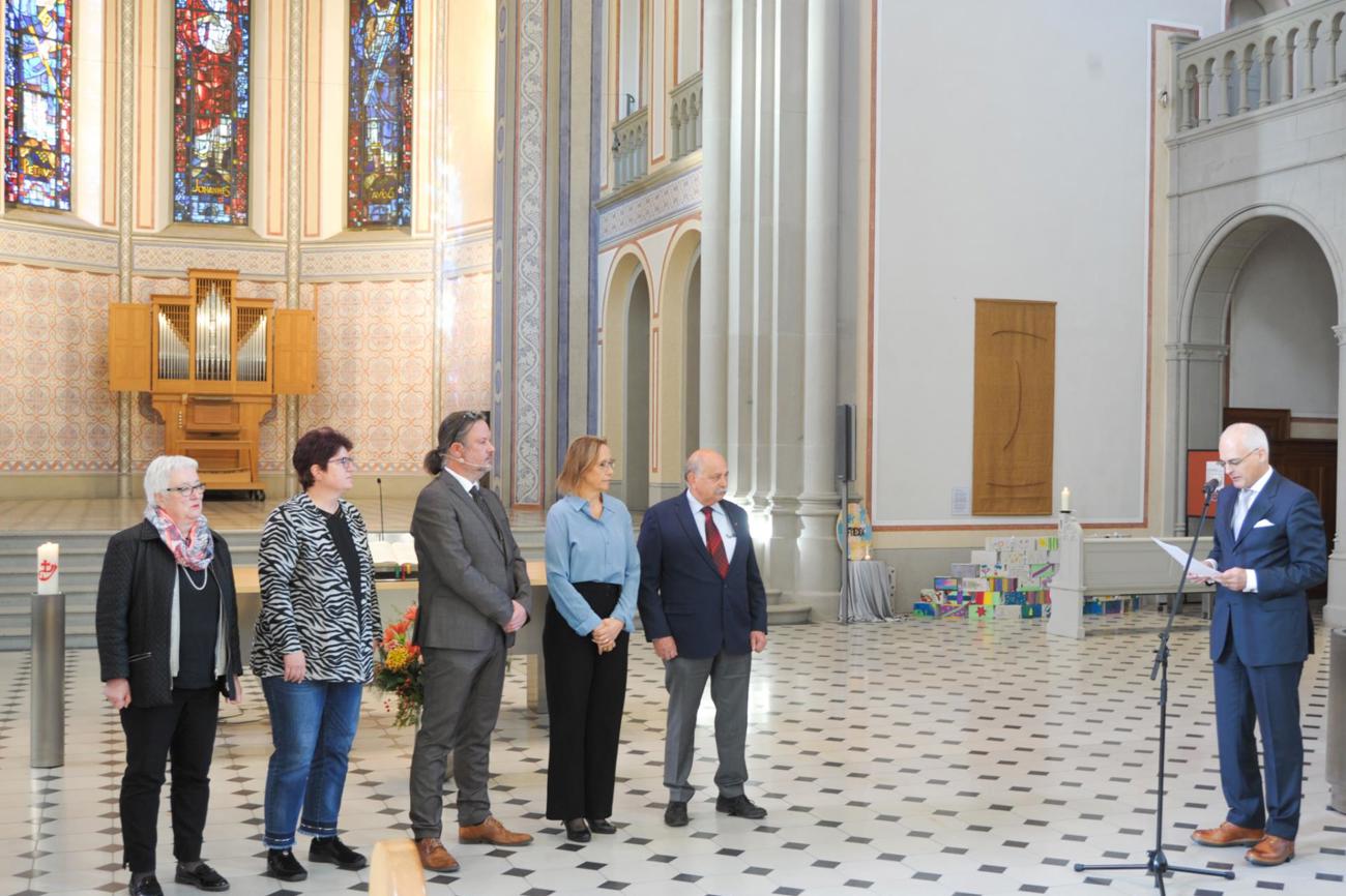 Sebastian Doll wird im Synodegottesdienst in das Amt eingesetzt.