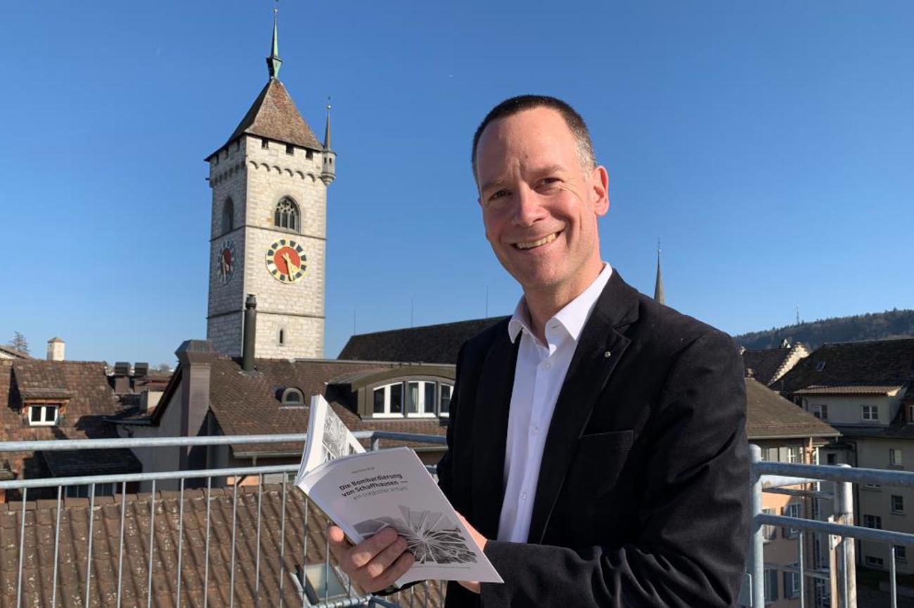 Matthias Wipf verleiht den Opfern der Bombardierung eine Stimme.