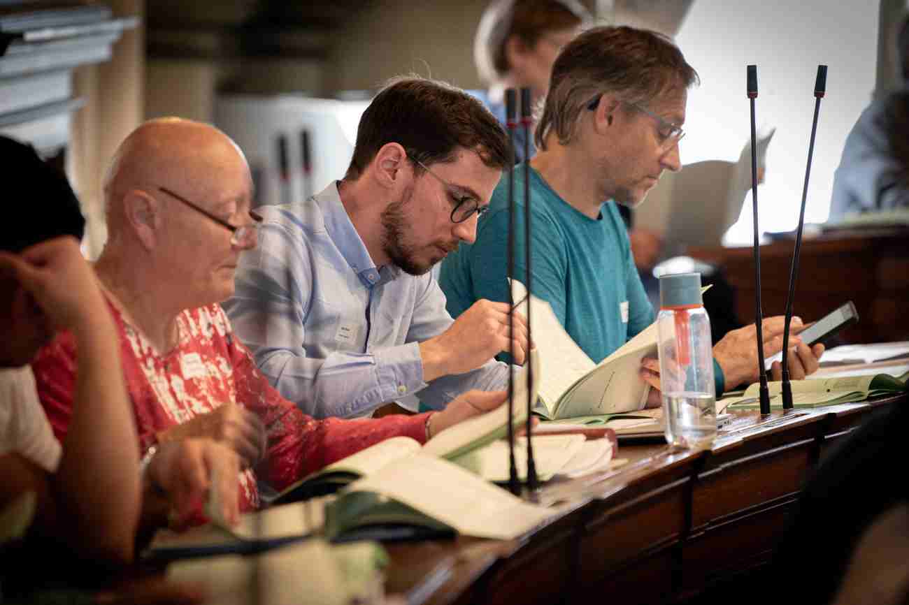 Meistdiskutiertes Traktandum war die Revision des Abschnitts «Lernende Gemeinde» der Kirchenordnung. Foto: ack