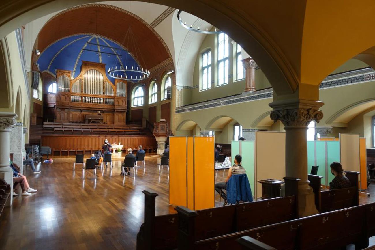 Impfen in der Kirche kann entspannend wirken. | Cornelia Krause